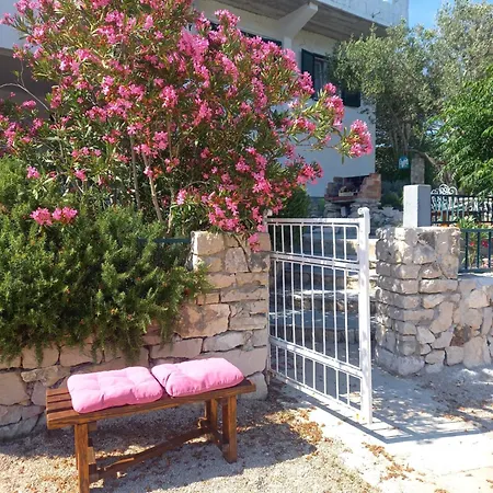 Apartment Fig Pirovac